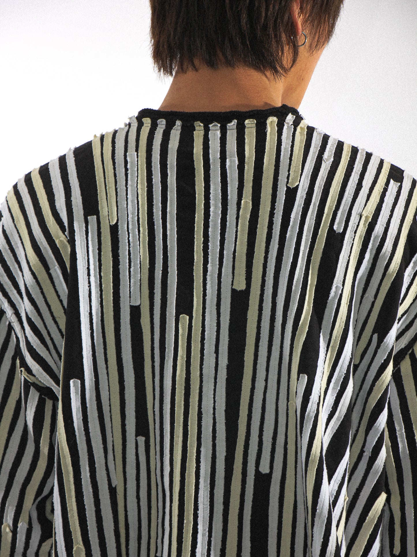 OFF CUT CREWNECK IN BLACK AND WHITE