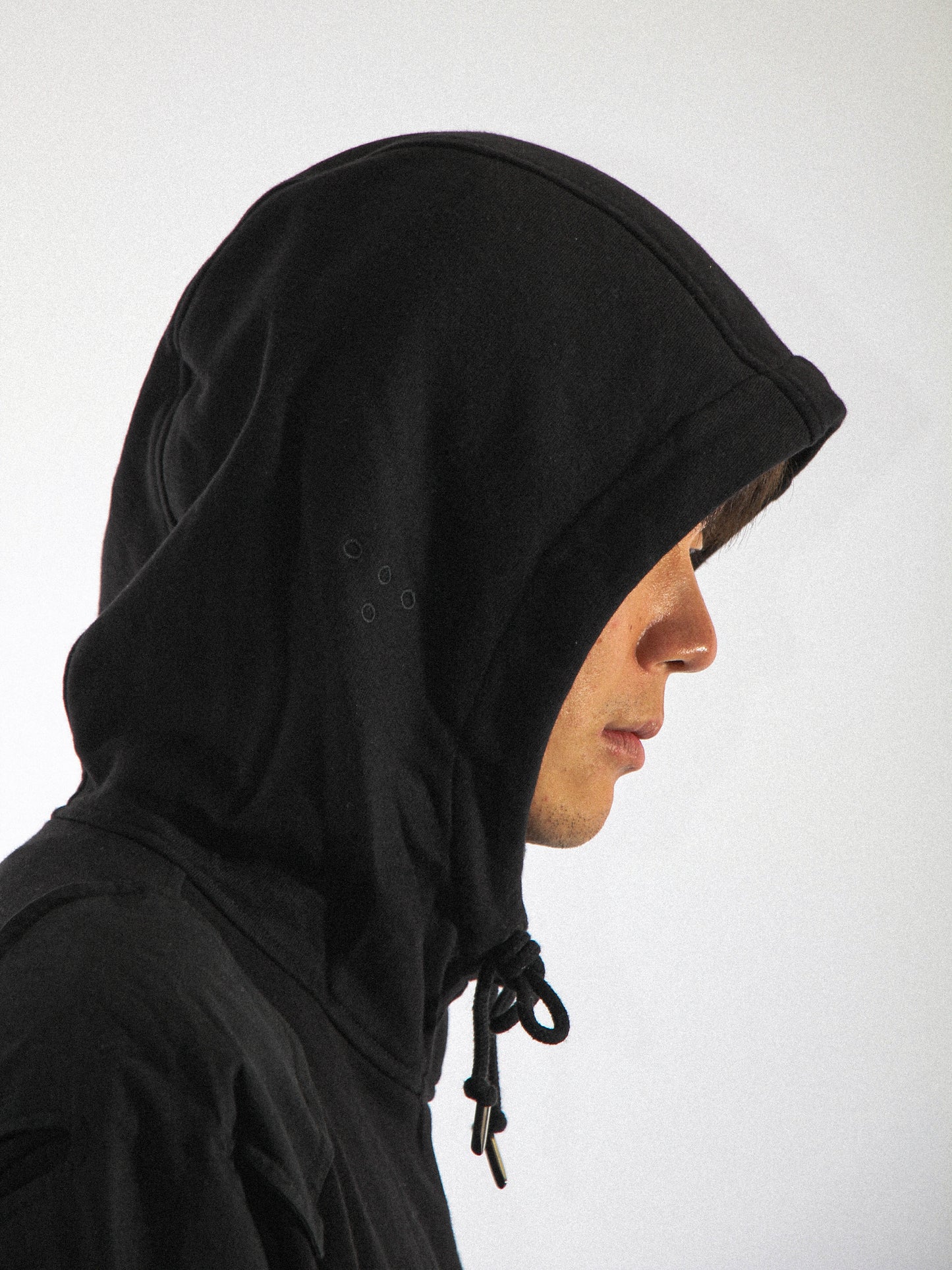 SHOULDER PATCH HOODIE IN METEORITE BLACK