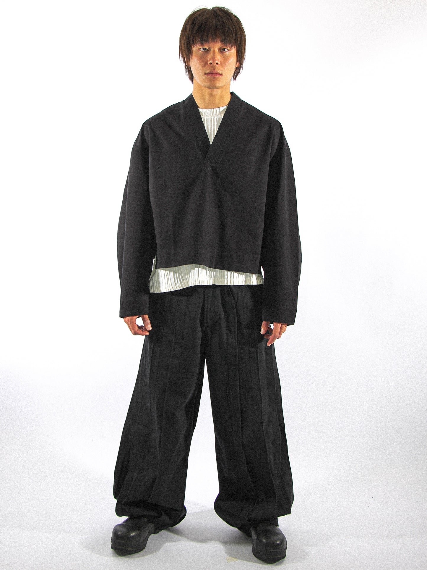 CAMPESINO V-NECK SHIRT IN METEORITE BLACK