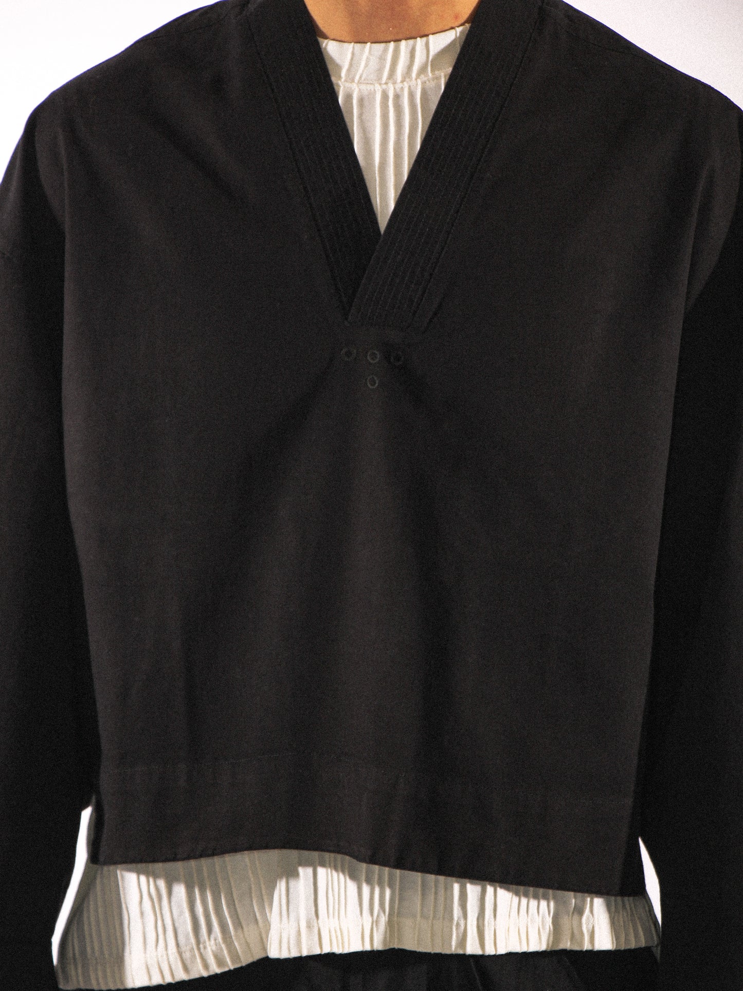 CAMPESINO V-NECK SHIRT IN METEORITE BLACK