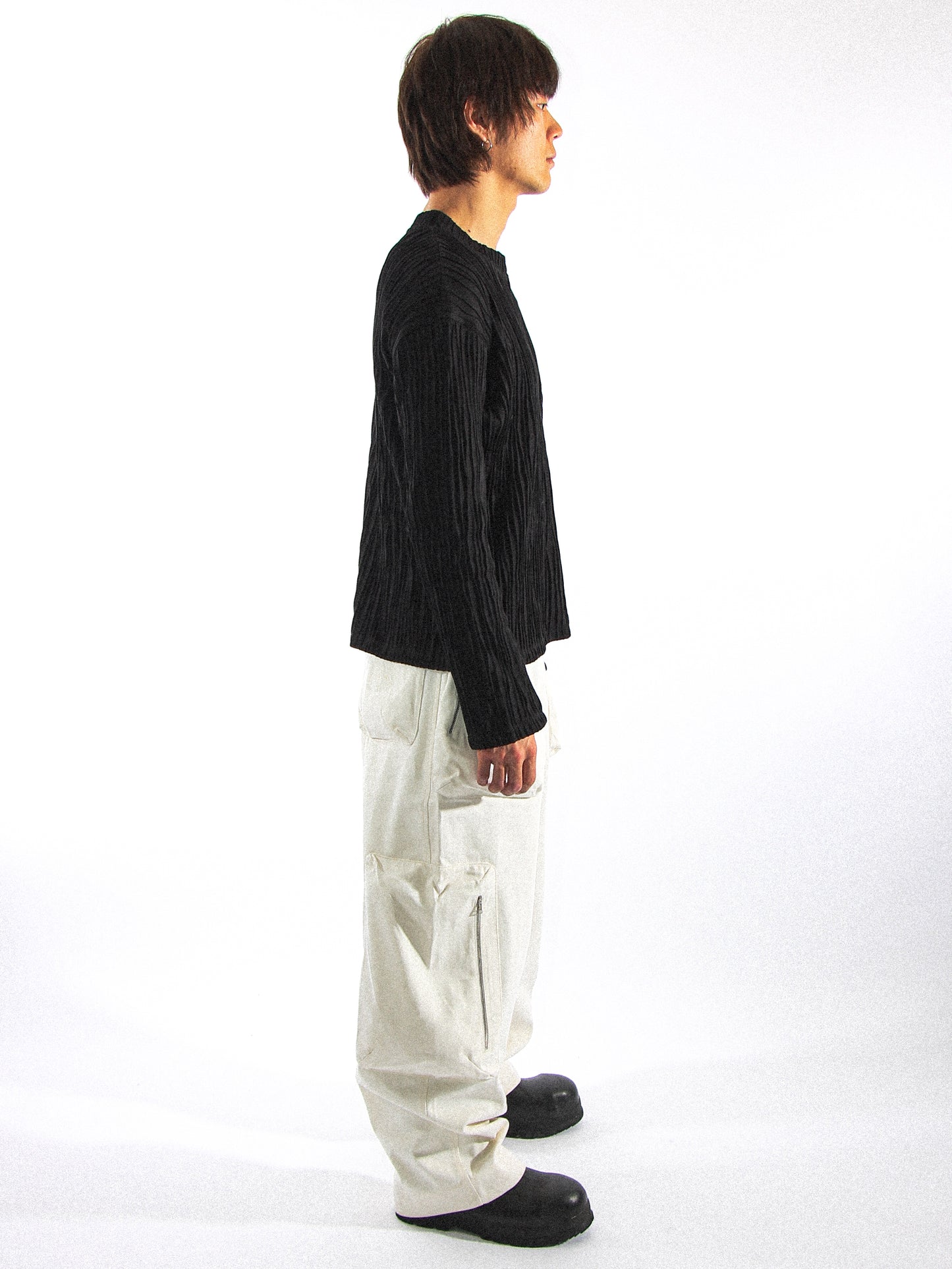 GILLED LONG SLEEVE T-SHIRT IN METEORITE BLACK