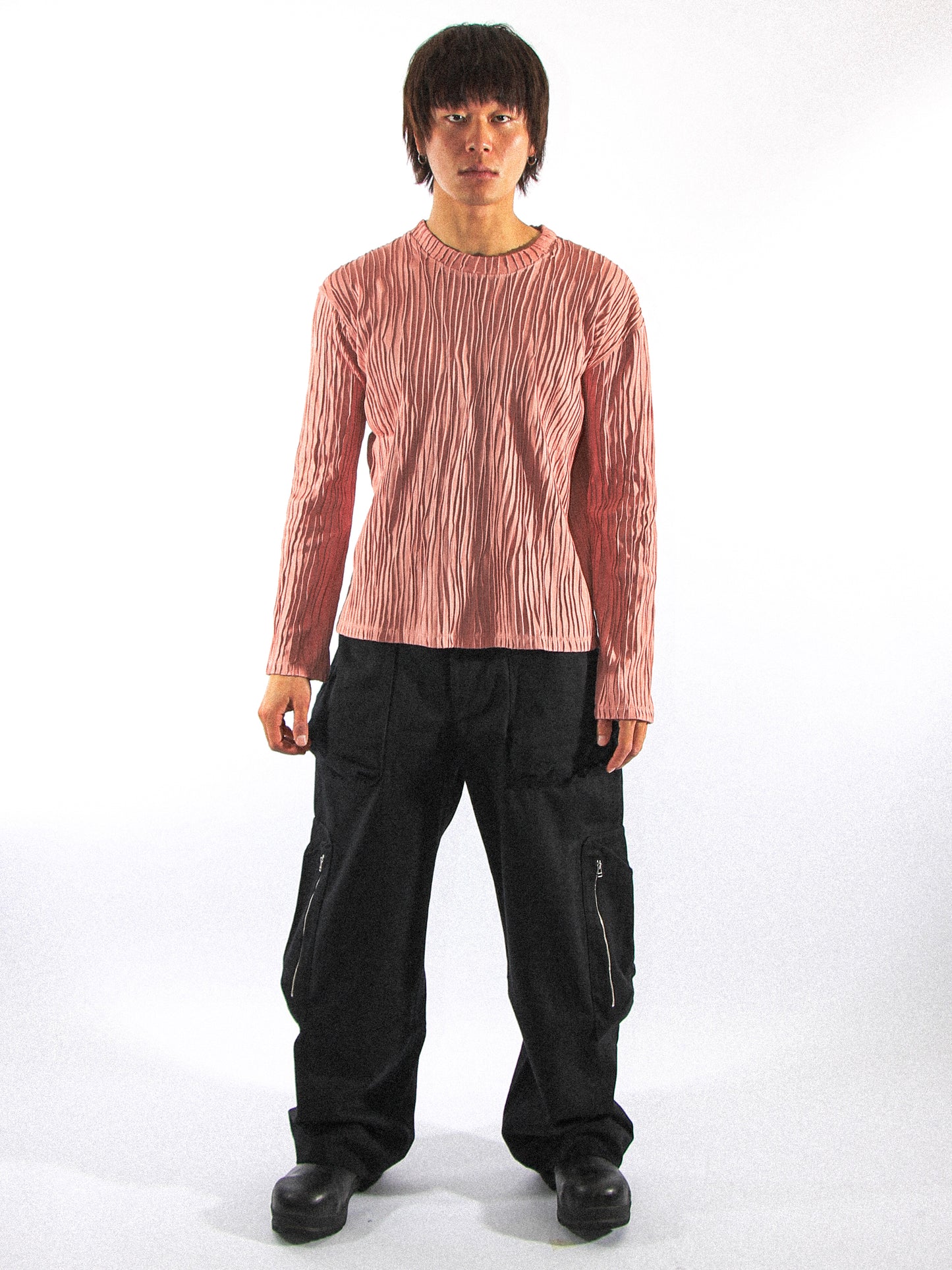 GILLED LUTEUS CARGO TROUSER IN METEORITE BLACK