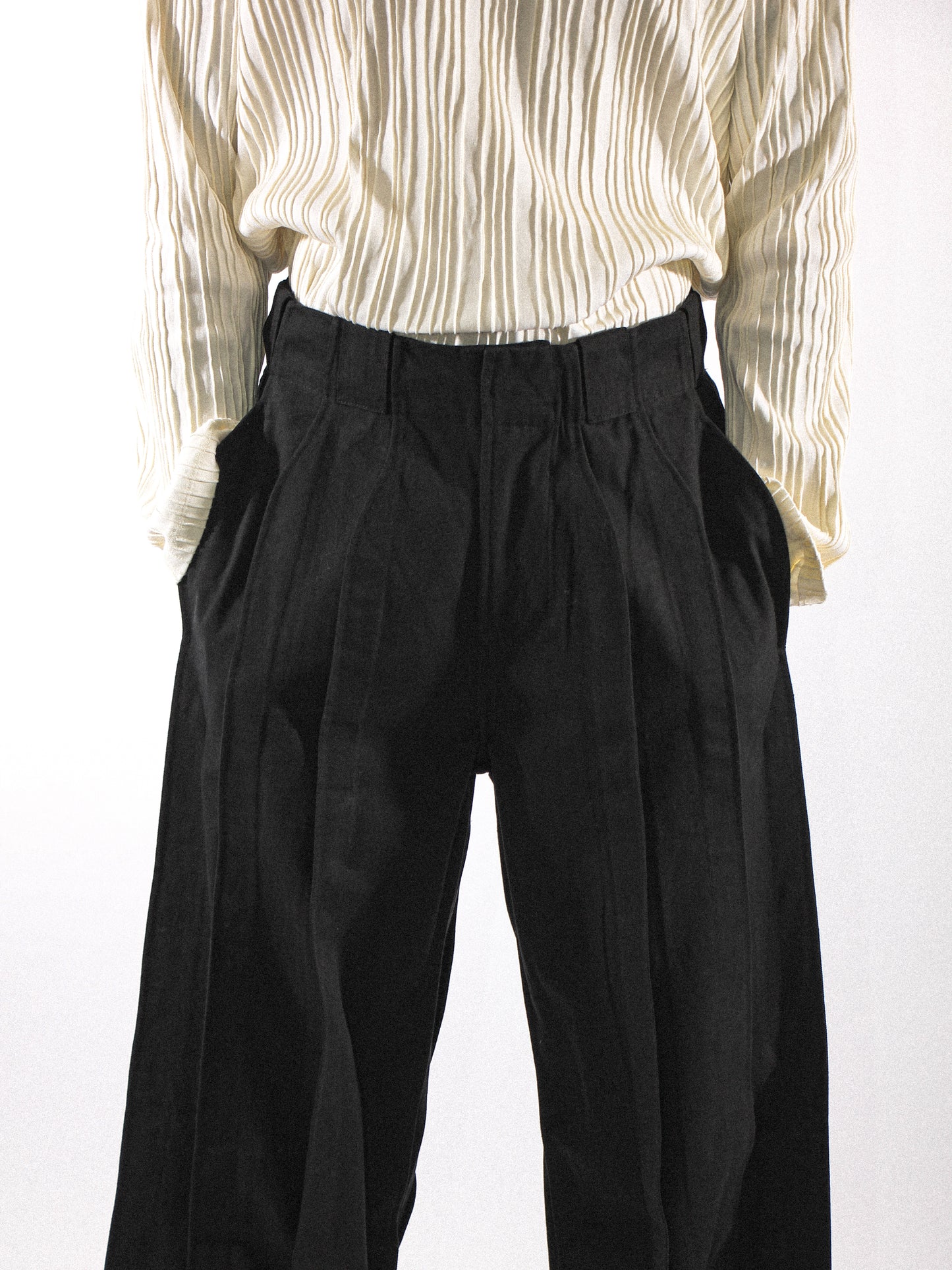 MARASMIUS PLEATED TROUSER IN METEORITE BLACK