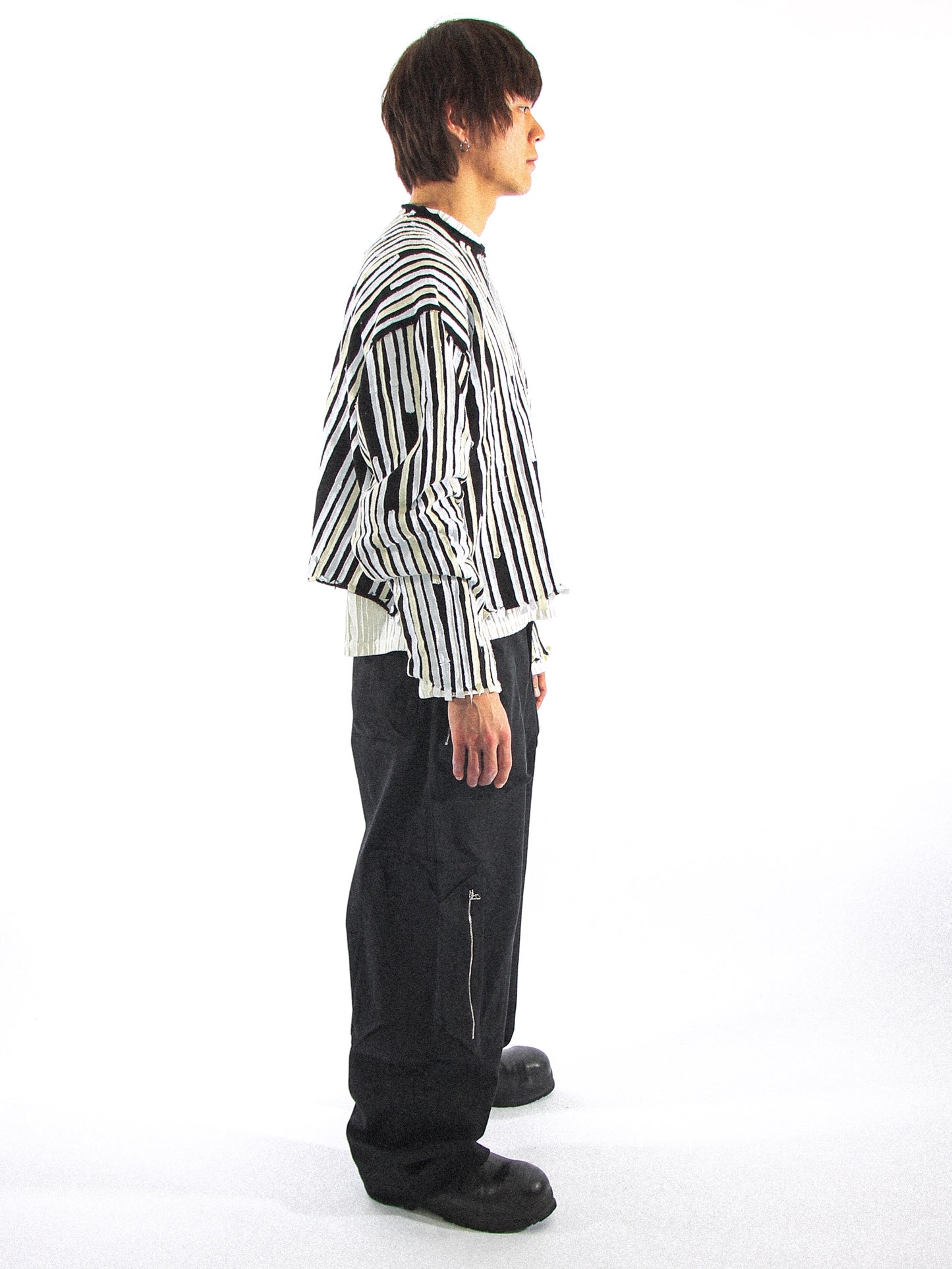 OFF CUT CREWNECK IN BLACK AND WHITE