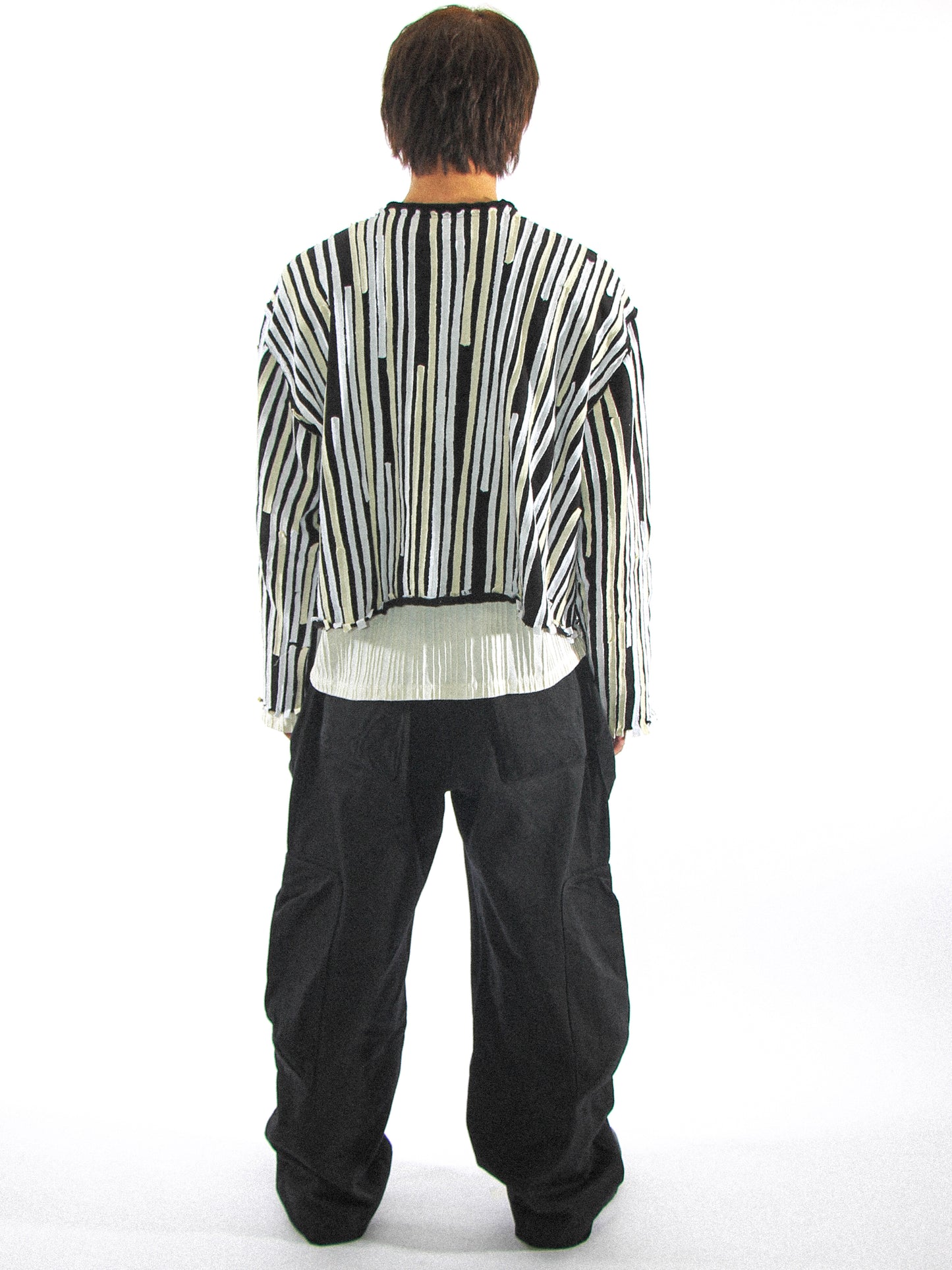 OFF CUT CREWNECK IN BLACK AND WHITE