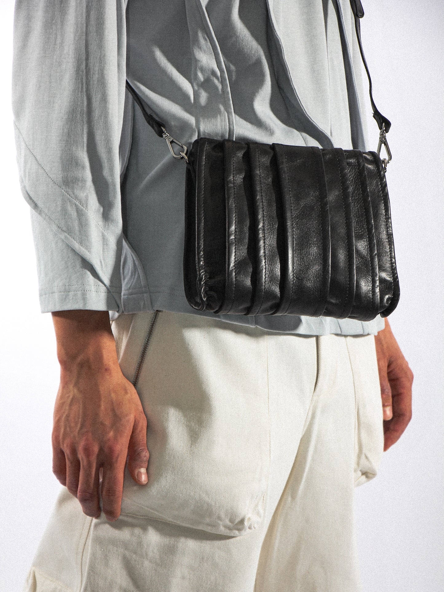 RUBELLUS PLEATED BAG IN METEORITE BLACK