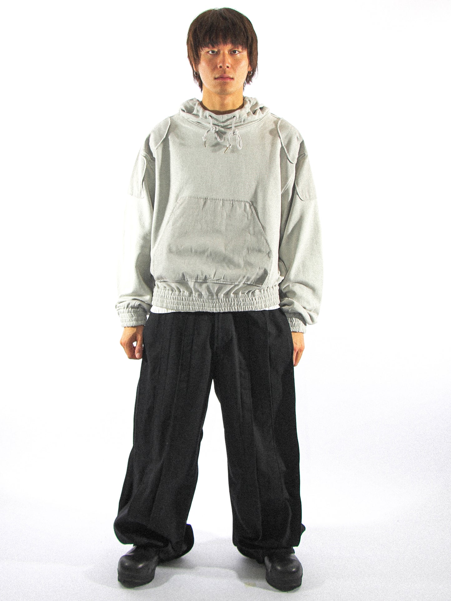 SHOULDER PATCH HOODIE IN SILVER BIRCH